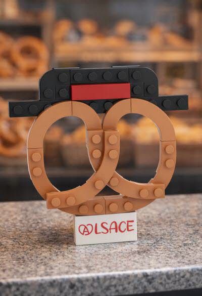 Monsieur Bretzel en briques de construction