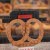 Monsieur Bretzel en briques de construction